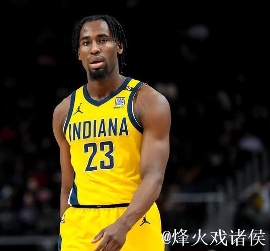 史密斯关键时刻爆发:独得8分命中两记三分获赞 史密斯关键时刻爆发:独得8分命中两记三分获赞